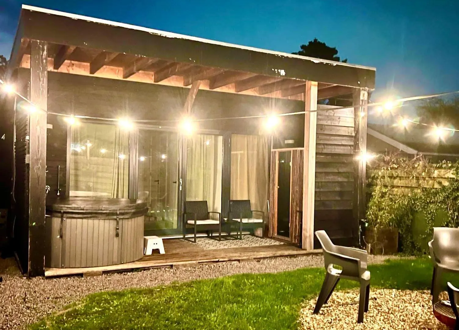 Family House With Garden & Jacuzzi & Sauna Near Amsterdam Vijfhuizen